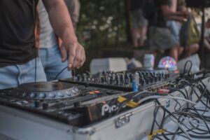 Best Music Setup Ideas for 2025 Backyard Party Vibes