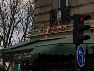 Café or Cafe: What's the Right Spelling?