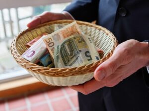 Wealth Manager Compensation: How Do They Get Paid?